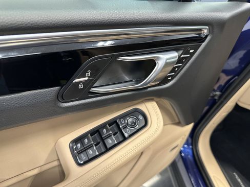 Certified 2026 Porsche Macan AWD/4WD image 16