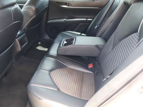Used 2020 Toyota Camry SE FWD image 19