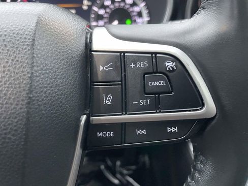 Used 2024 Toyota Highlander XLE image 35