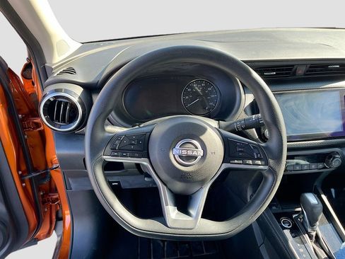 Used 2022 Nissan Kicks SV FWD image 11