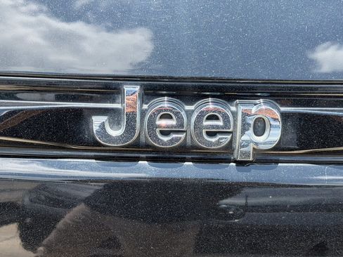 Used 2023 Jeep Grand Cherokee Limited AWD/4WD image 19