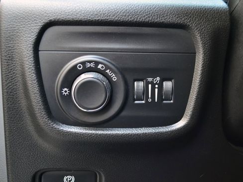 Used 2023 Jeep Grand Cherokee L Laredo AWD/4WD image 27