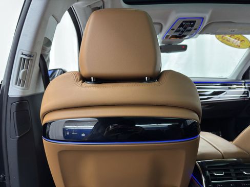 Used 2023 Audi S8 w/ S8 Comfort Plus Package image 37