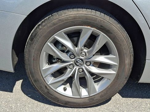 Used 2020 Toyota Avalon XLE w/ Moonroof Package FWD image 10