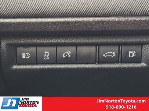 Used 2025 Toyota Camry LE image 23