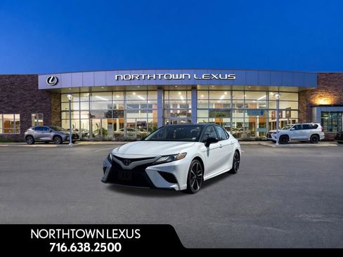Used 2018 Toyota Camry XSE FWD image 1