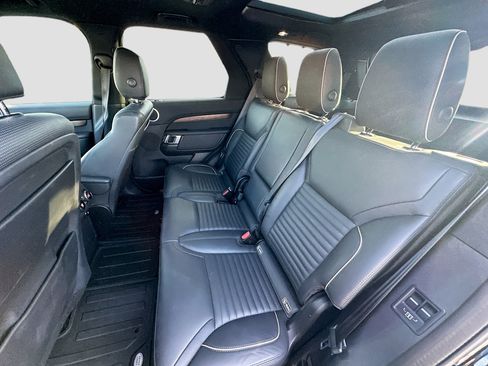 Used 2019 Land Rover Discovery HSE image 26