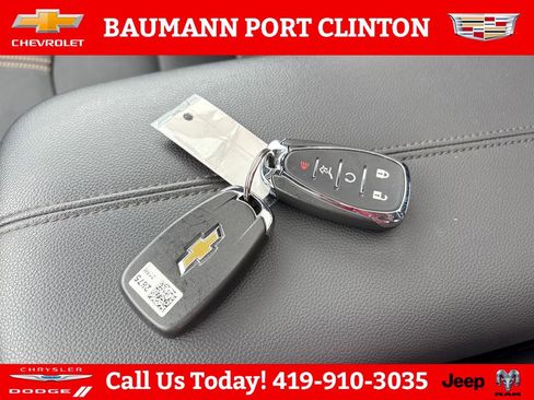 Used 2023 Chevrolet Equinox Premier FWD image 29