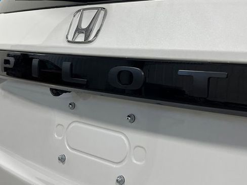 New 2025 Honda Pilot EX-L image 6