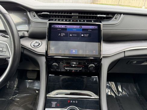 Used 2022 Jeep Grand Cherokee L Limited w/ Trailer Tow Group (B) image 11