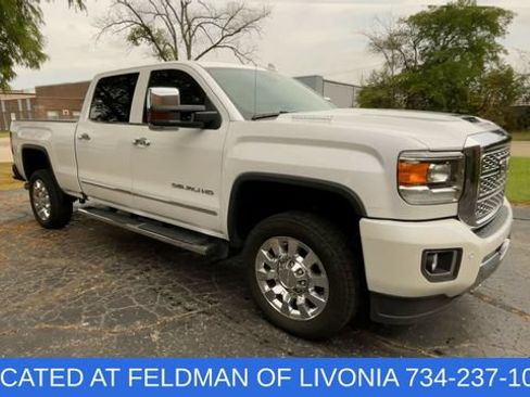 Used 2019 GMC Sierra 2500 Denali w/ Duramax Plus Package AWD/4WD image 2