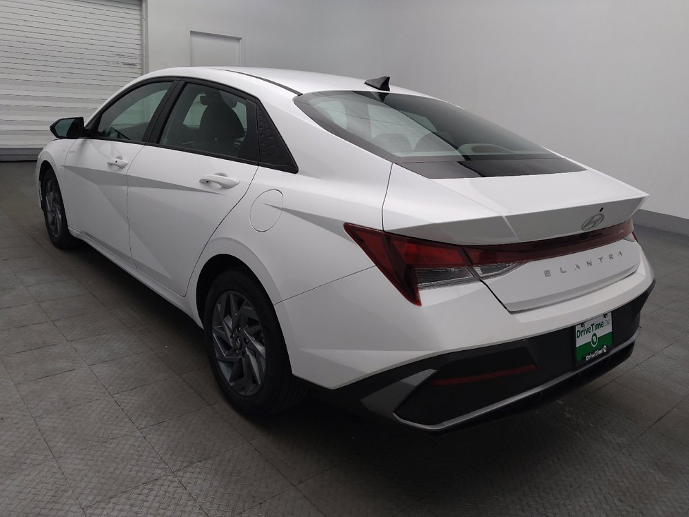 Used 2024 Hyundai Elantra SEL FWD image 5