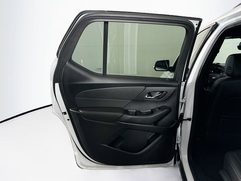 Used 2023 Chevrolet Traverse LT w/ Rear Camera Mirror Package image 25