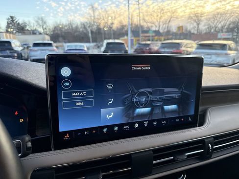 Used 2025 Lincoln Corsair Reserve image 17