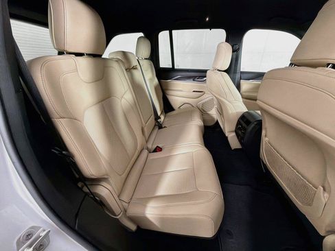 Used 2023 Jeep Grand Cherokee Limited w/ Luxury Tech Group II AWD/4WD image 30