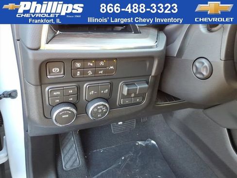 New 2026 Chevrolet Suburban Premier image 12