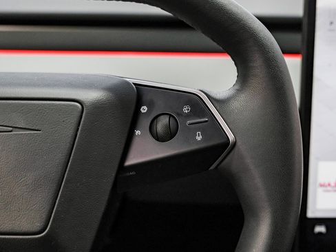 Used 2024 Tesla Cybertruck AWD Crew Cab image 18