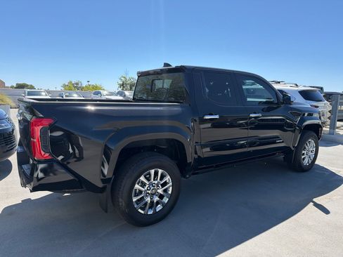 Used 2025 Toyota Tacoma Limited AWD/4WD image 5