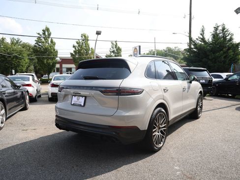 Used 2022 Porsche Cayenne Platinum Edition AWD/4WD image 6