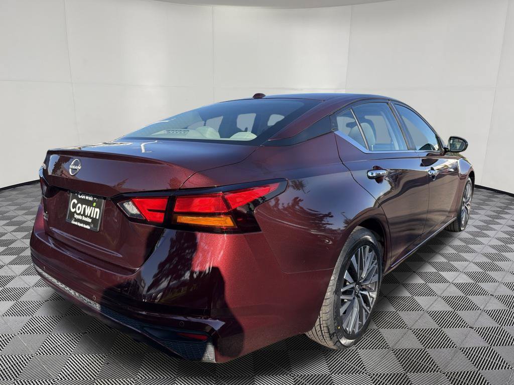 Used 2025 Nissan Altima 2.5 SV FWD image 8