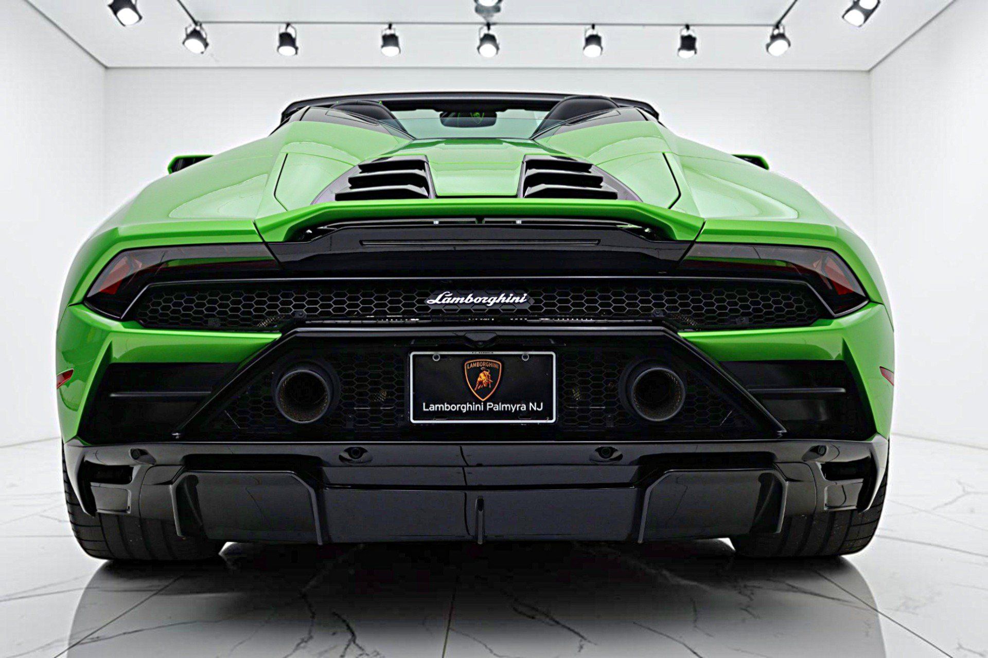 Used 2023 Lamborghini Huracan EVO RWD image 10