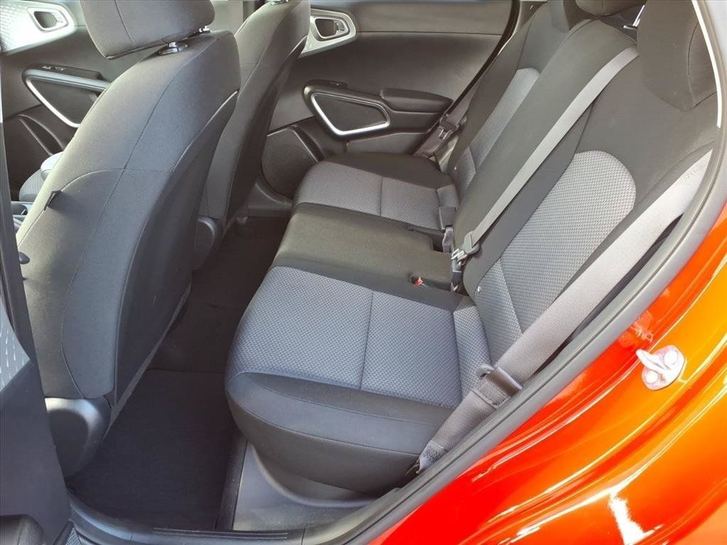 Used 2025 Kia Soul LX w/ LX Technology Package FWD image 13