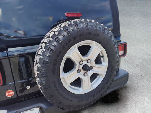 Used 2018 Jeep Wrangler Unlimited Sport S AWD/4WD image 25