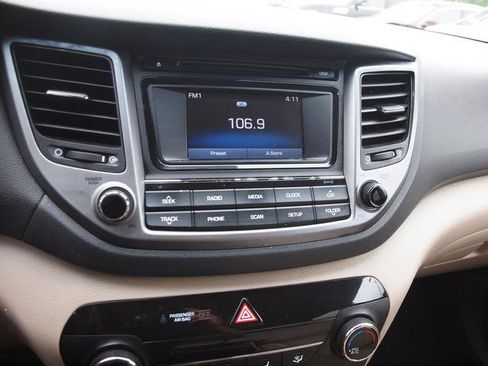 Used 2017 Hyundai Tucson SE w/ SE Popular Package 02 AWD/4WD image 10