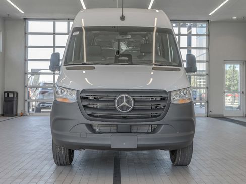 Used 2025 Mercedes-Benz Sprinter 2500 image 11