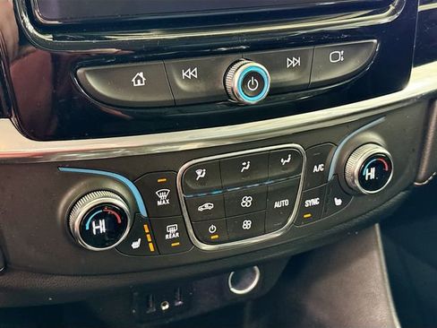 Used 2020 Chevrolet Traverse LT image 16