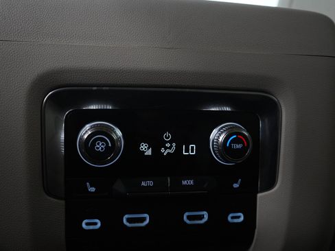 Used 2021 GMC Yukon Denali w/ Denali Ultimate Package AWD/4WD image 18