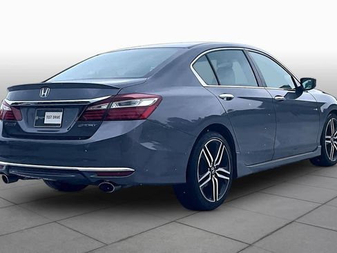 Used 2017 Honda Accord Sport image 13