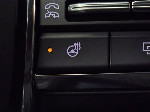 Used 2025 GMC Yukon Denali image 6