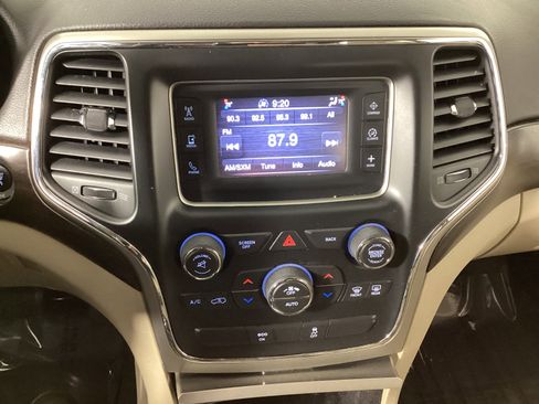 Used 2014 Jeep Grand Cherokee Laredo w/ Security & Convenience Group image 18