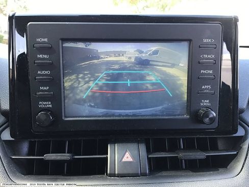 Used 2019 Toyota RAV4 XLE FWD image 13