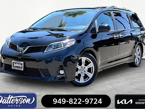 Used 2019 Toyota Sienna SE FWD image 1