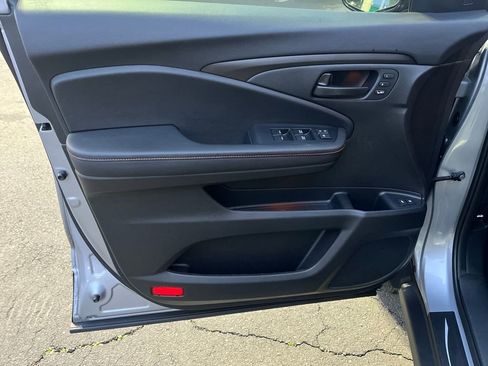 Used 2025 Honda Passport TrailSport image 11