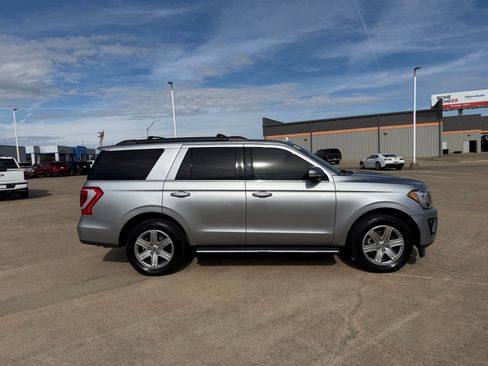 Used 2021 Ford Expedition XLT image 4