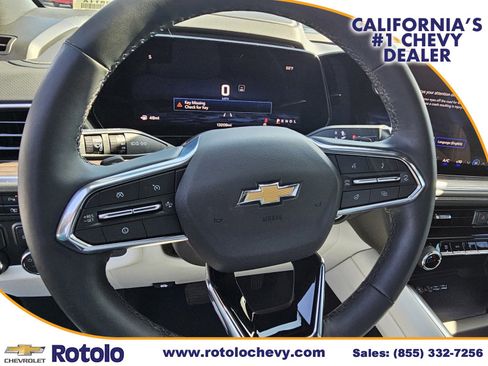 Used 2025 Chevrolet Suburban Premier RWD image 25