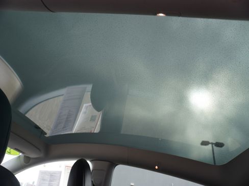 Used 2021 Tesla Model Y Long Range image 14