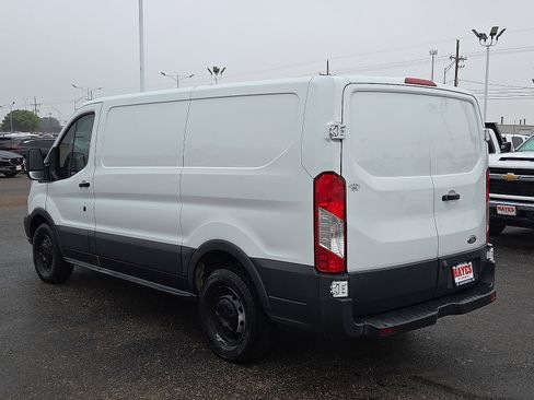 Used 2018 Ford Transit 150 130 Low Roof RWD image 3