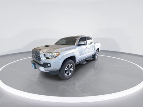 Certified 2019 Toyota Tacoma TRD Sport AWD/4WD image 4