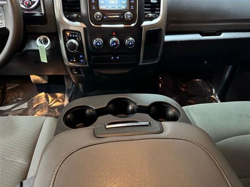 Used 2018 RAM 1500 Classic SLT image 17