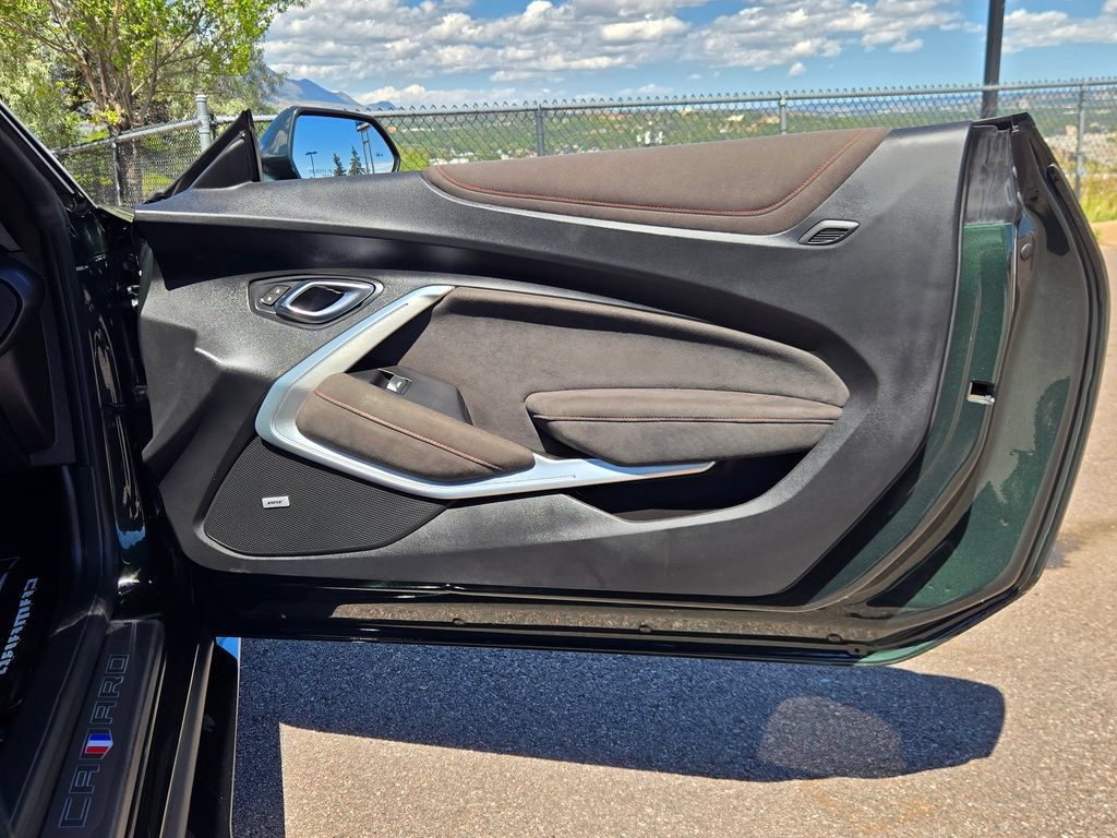 Used 2020 Chevrolet Camaro ZL1 RWD image 27