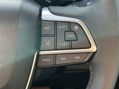 Used 2025 Toyota Sienna XLE w/ XLE Plus Package image 43