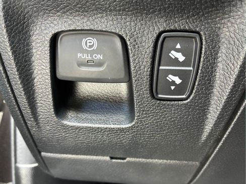 Used 2023 RAM 1500 Laramie AWD/4WD image 17