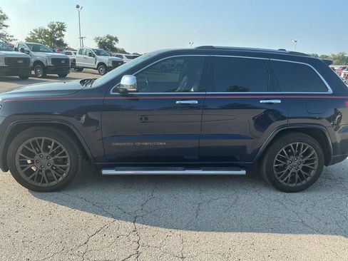 Used 2018 Jeep Grand Cherokee Overland AWD/4WD image 2