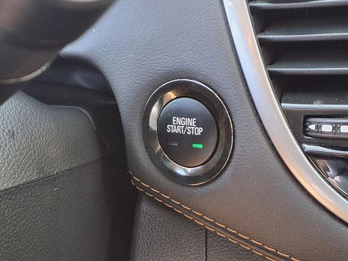 Used 2022 Chevrolet Trax LT w/ LT Convenience Package image 10