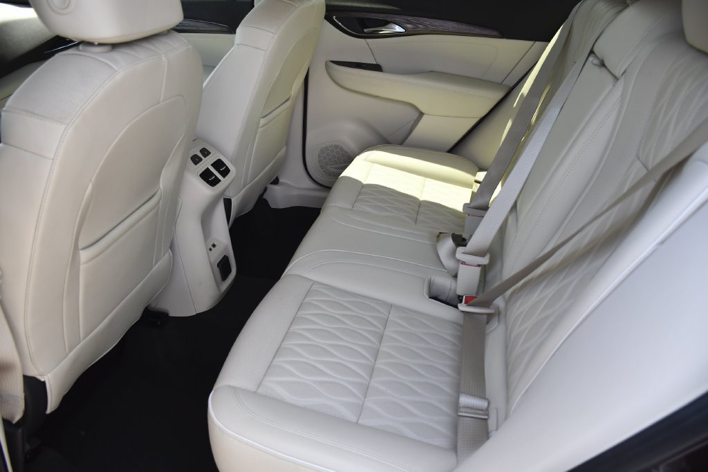 Used 2022 Buick Envision Avenir w/ Technology Package II FWD image 23
