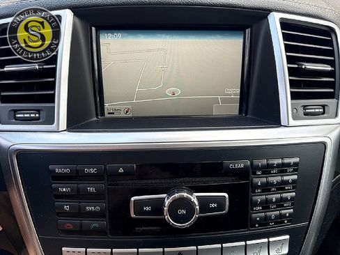 Used 2015 Mercedes-Benz GL 550 4MATIC image 21